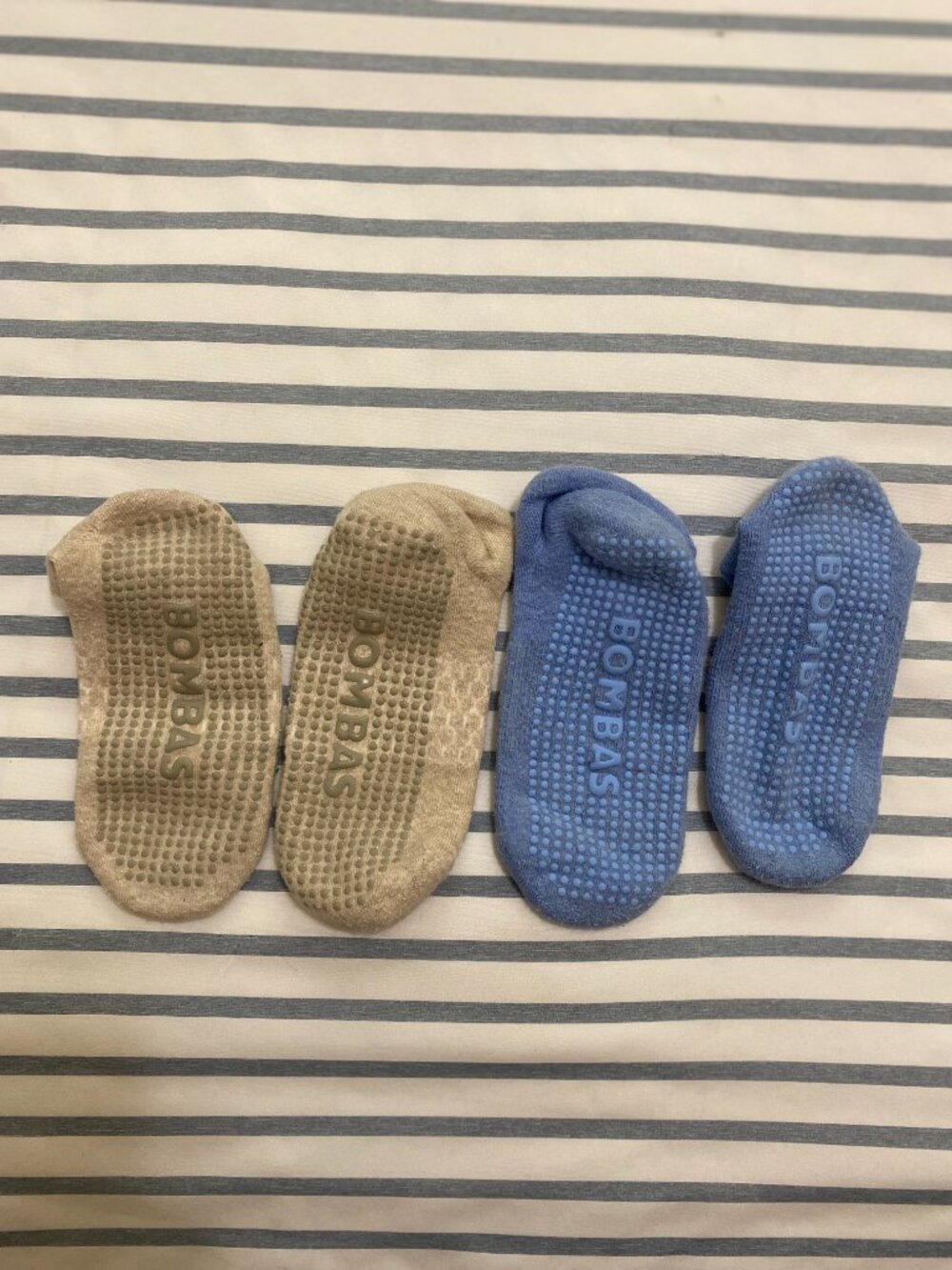 Bombas Gripper Ankle Socks – 4 Pair (Light Blue Beige Light Grey Dark) Size M - Picture 4 of 10
